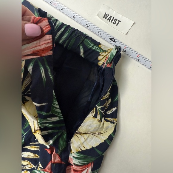 Women’s Tropical 2 Piece Cold Shoulder Crop Top And Flared Shorts Size M Hawaii - Picture 7 of 9